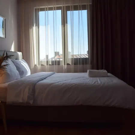 Helen & Friends 3-Bedrooms Seaview Apartment Апартаменты *