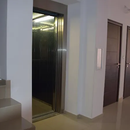 Helen & Friends 3-Bedrooms Seaview Apartment Балчик