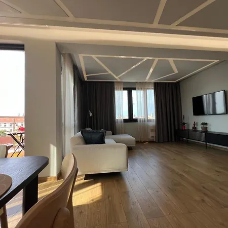 Helen & Friends 3-Bedrooms Seaview Apartment Балчик