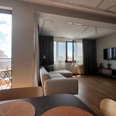 Helen & Friends 3-Bedrooms Seaview Apartment Апартаменты Балчик